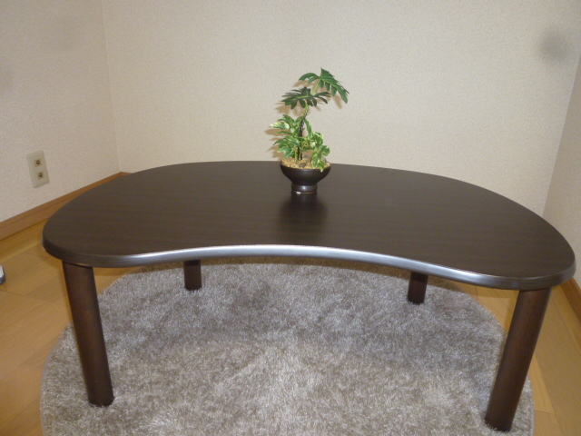 ローテーブル　尚、ラグマットは家具設備の対象外です。